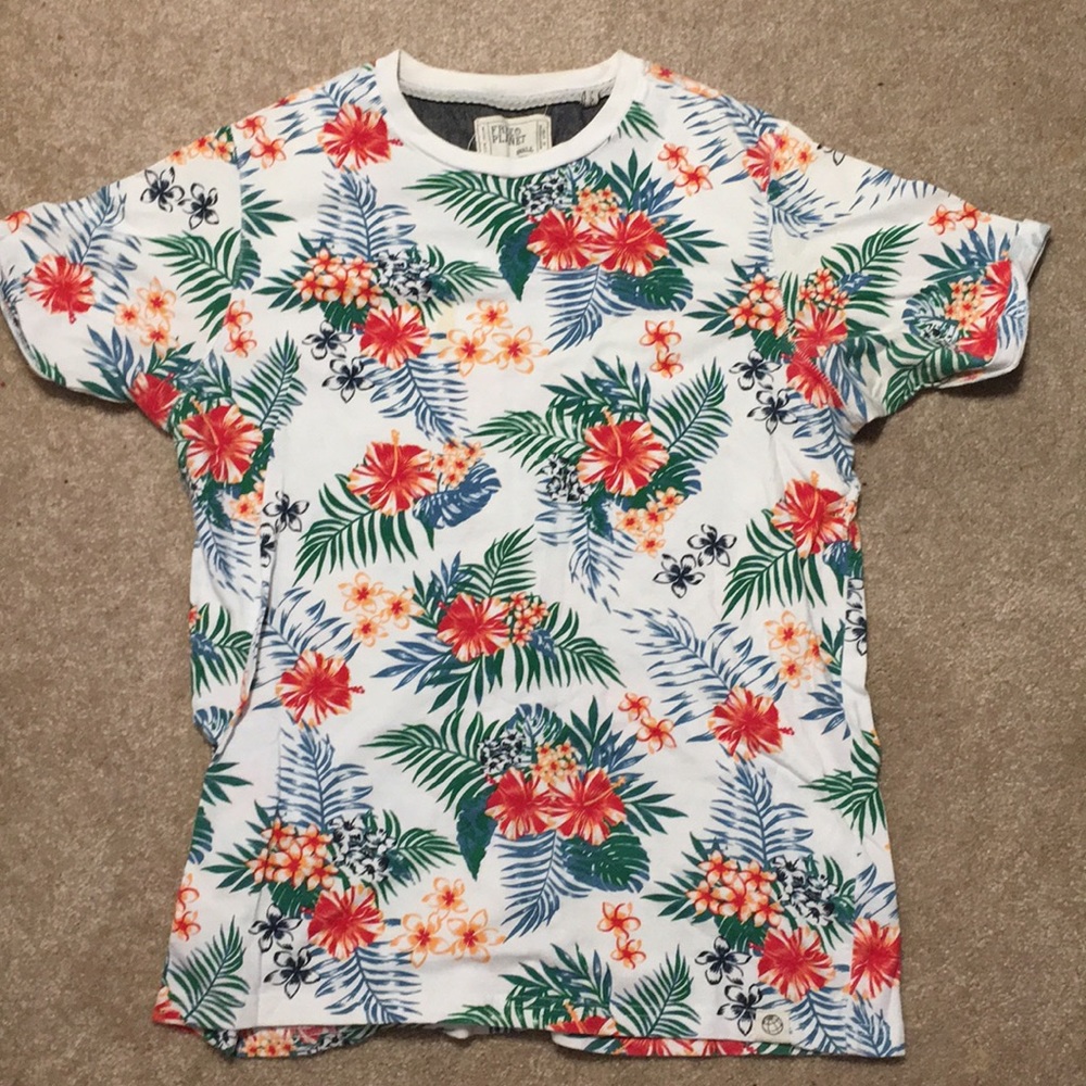 Free Planet floral t-shirt